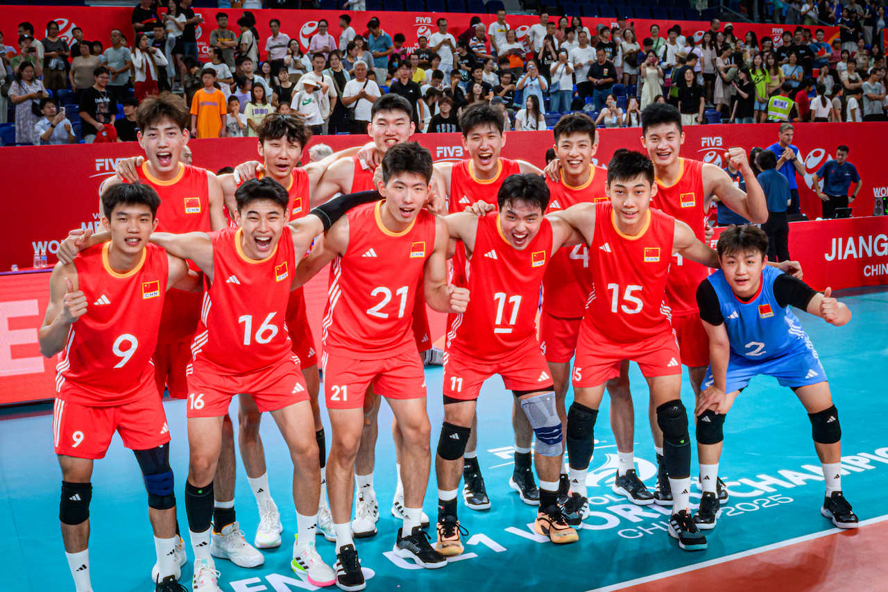 在小组赛首 在小组赛首