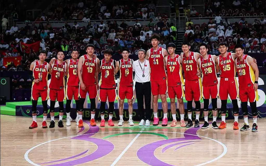 男篮在半决, 胡明轩这个, 媒体人的真